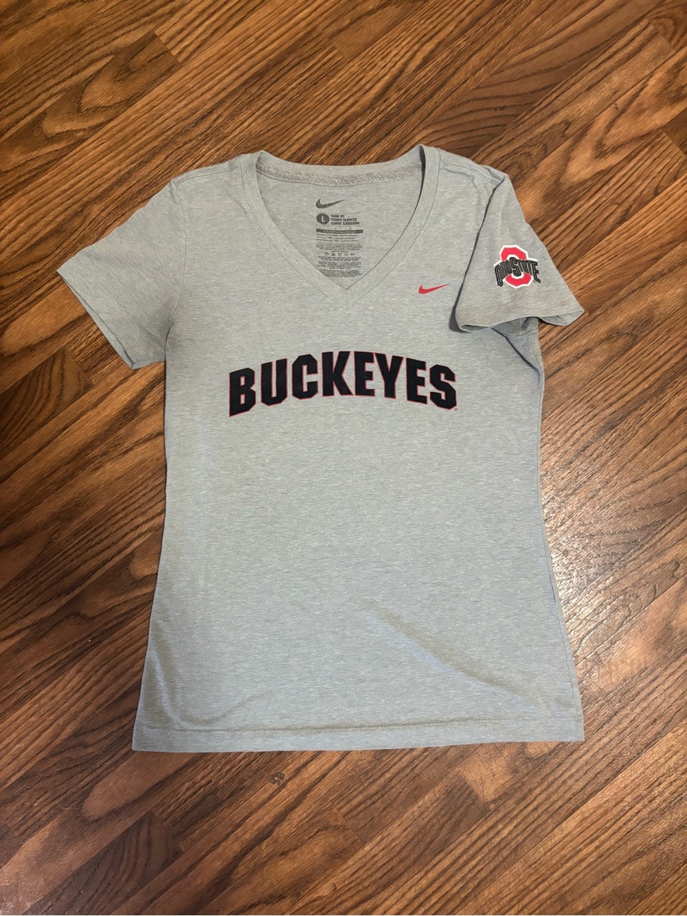 Nike Women’s Gray Buckeyes V-Neck T-Shirt Slim Fit * Large.